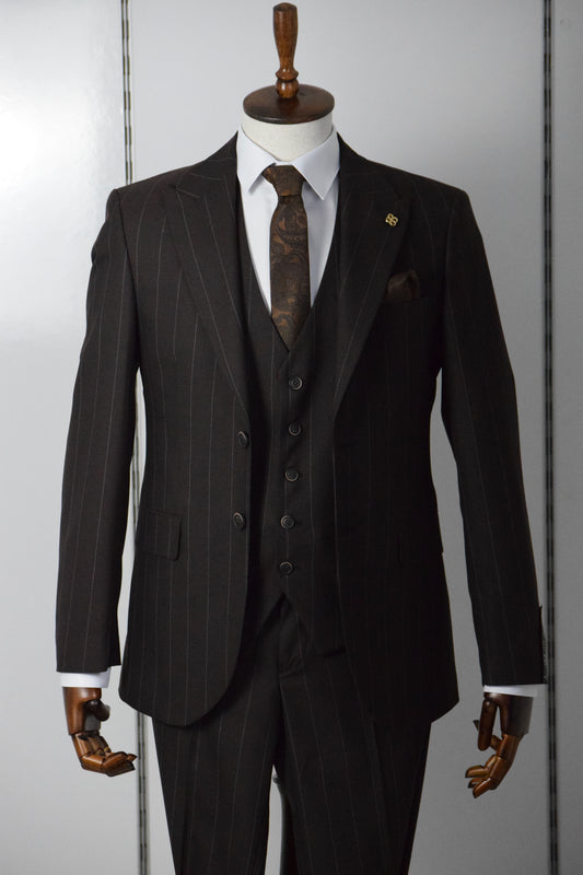 ÇİZGİLİ YELEKLİ TAKIM ELBİSE - KAHVERENGİ