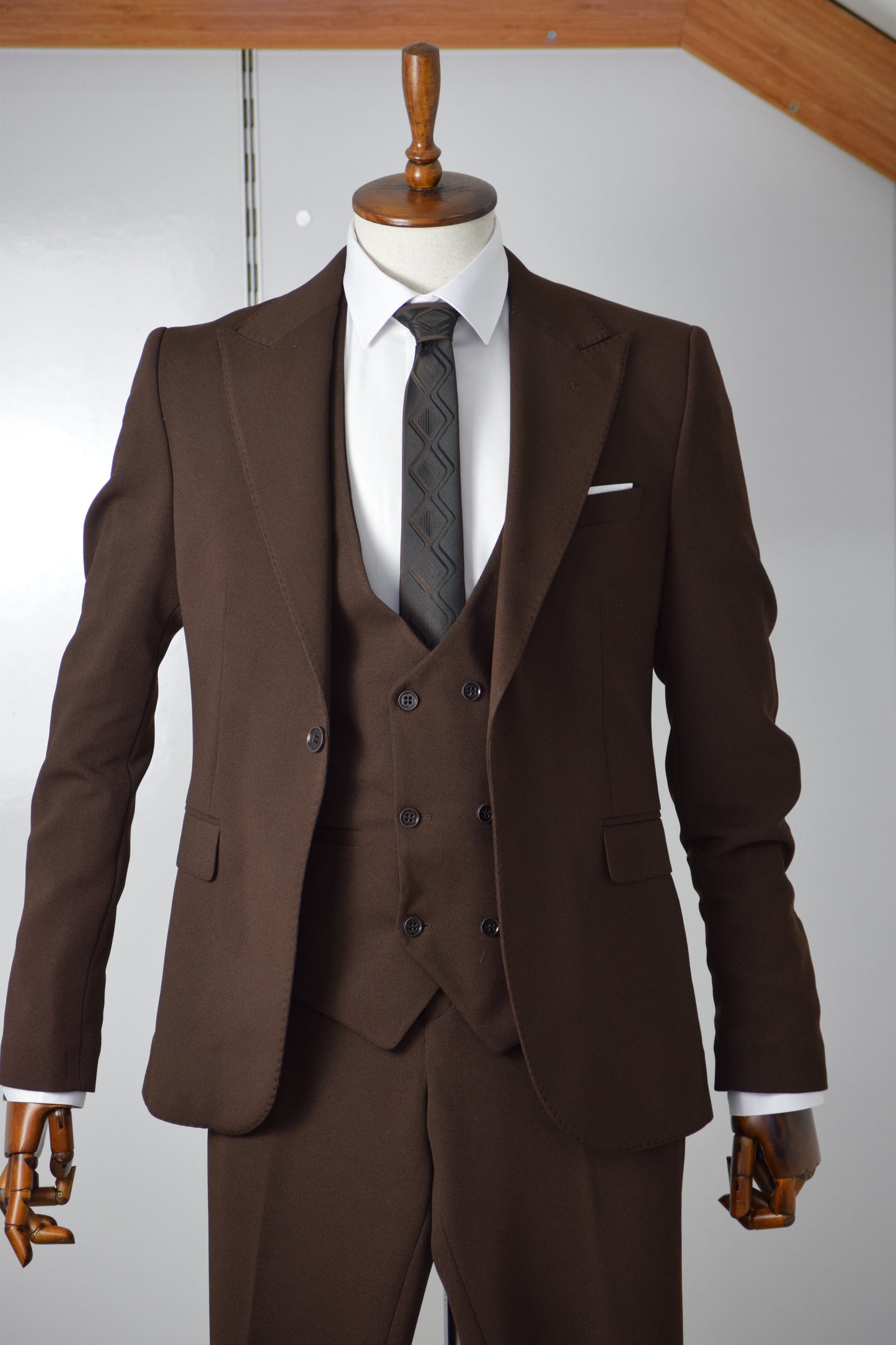 YELEKLİ TAKIM ELBİSE - KAHVERENGİ