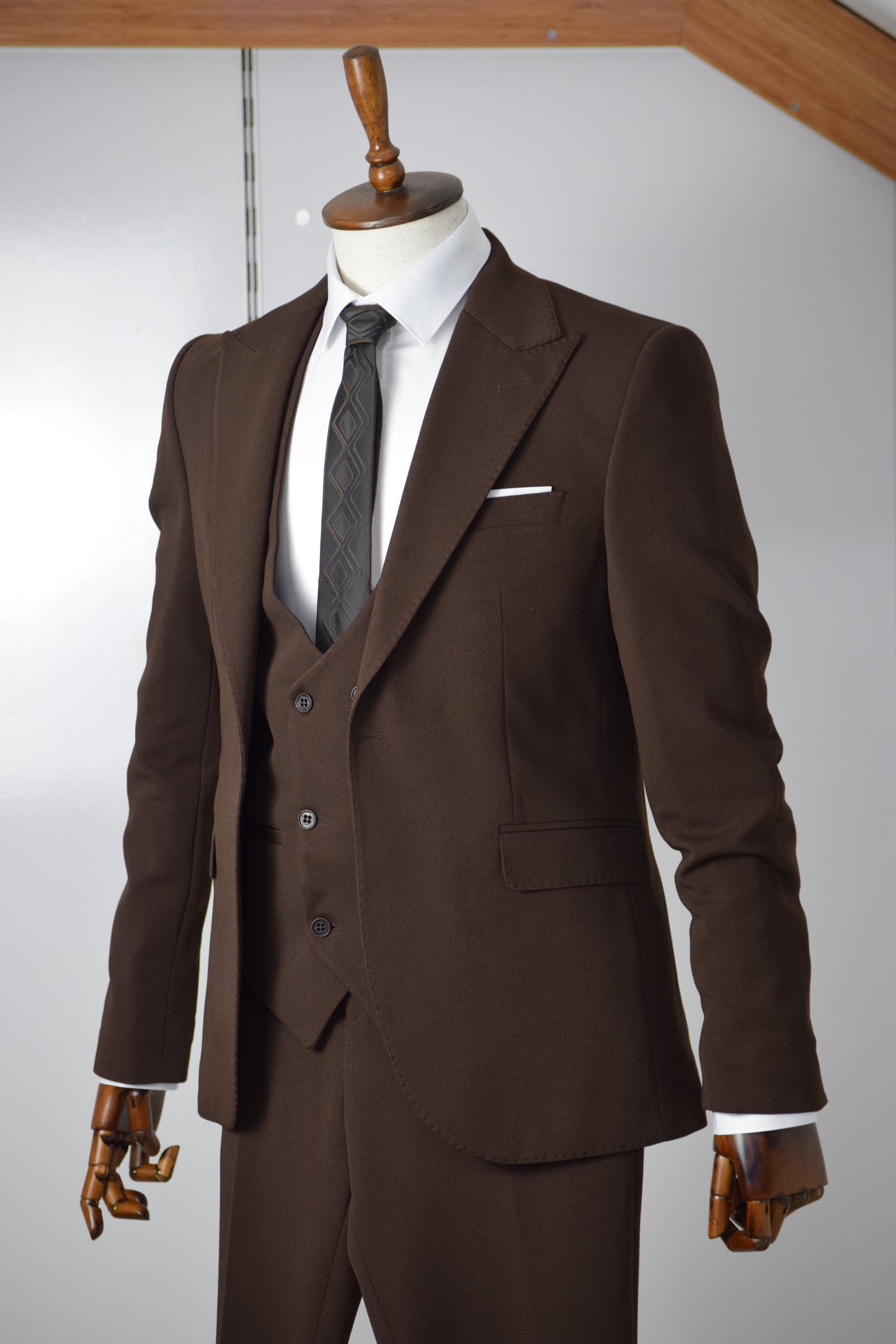 YELEKLİ TAKIM ELBİSE - KAHVERENGİ