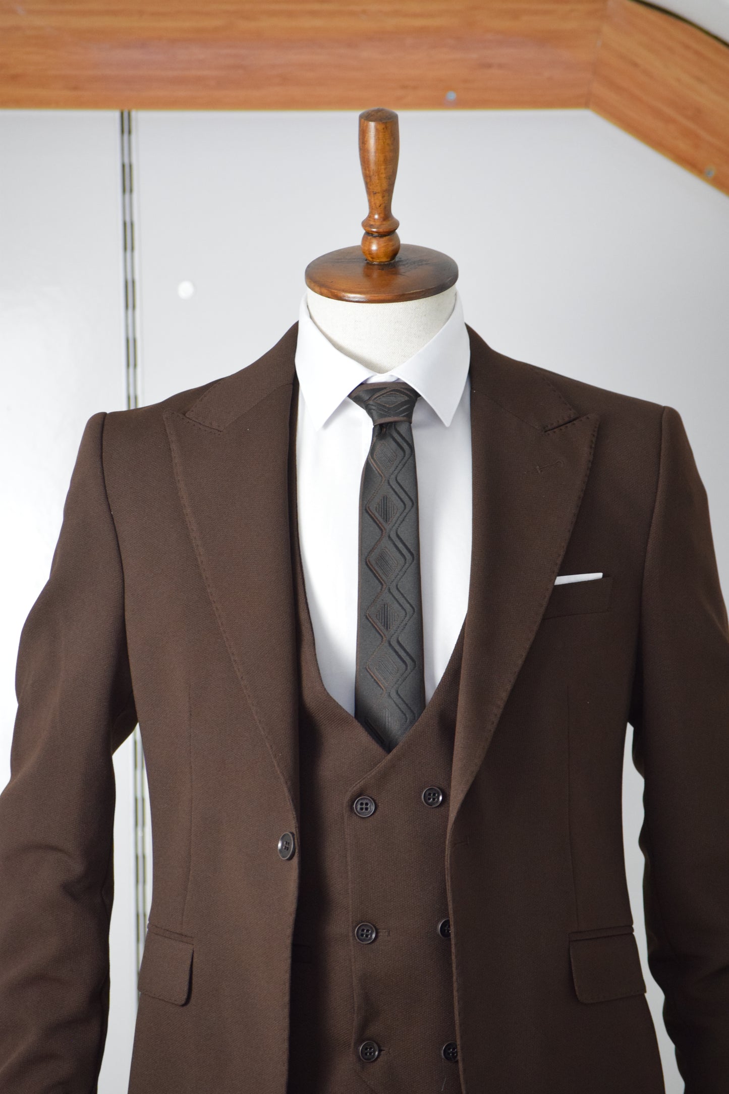 YELEKLİ TAKIM ELBİSE - KAHVERENGİ